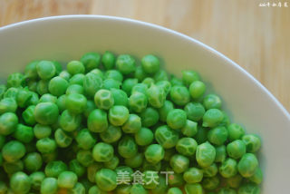 补脑养眼润肤美容营养丰富的快手好菜—松仁玉米的做法步骤：6
