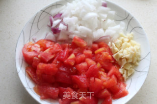 番茄肉酱香肠排排队意大利面的做法步骤：3