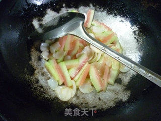 百合炒西瓜皮的做法步骤：8