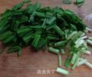 韭菜鸡蛋饼的做法步骤：1