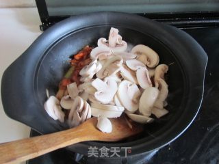 韩式泡菜肥牛锅的做法步骤：4