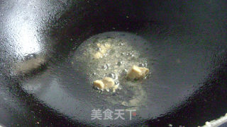 夏日里的佐餐小菜〖腐乳炒辣椒〗的做法步骤：2