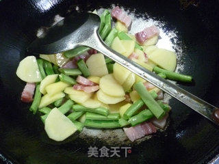 梅豆风干肉炒土豆的做法步骤：7