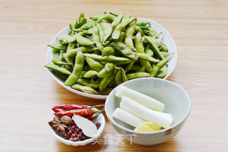 下酒菜的最佳搭档——麻辣小毛豆的做法步骤：1