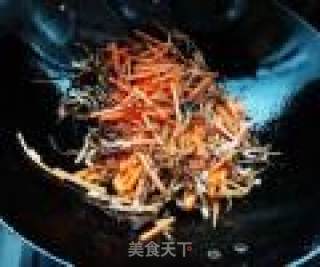 菌脚干煸胡萝卜的做法步骤：5