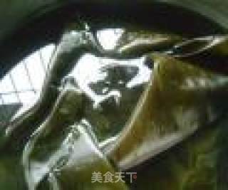 健康喝出来〖海带煲猪尾骨〗的做法步骤：1