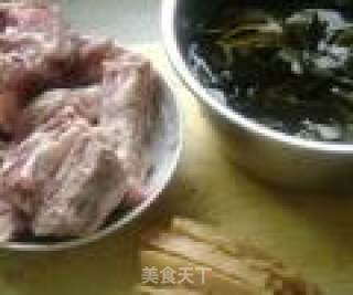 健康喝出来〖海带煲猪尾骨〗的做法步骤：2