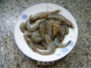 辣椒酱炒鲜虾的做法步骤：1