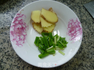 辣椒酱炒鲜虾的做法步骤：2