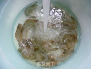 辣椒酱炒鲜虾的做法步骤：3