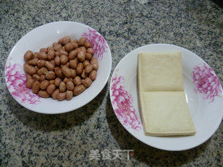 豆腐干炒花生米的做法步骤：1