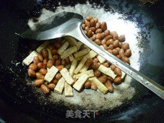 豆腐干炒花生米的做法步骤：8