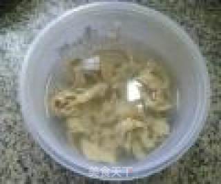 蒜薹面筋炒五花肉的做法步骤：2