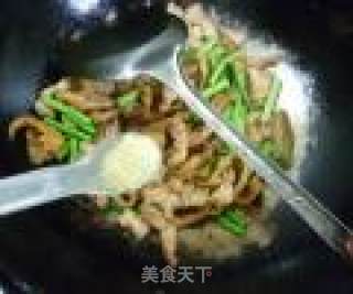 蒜薹面筋炒五花肉的做法步骤：13