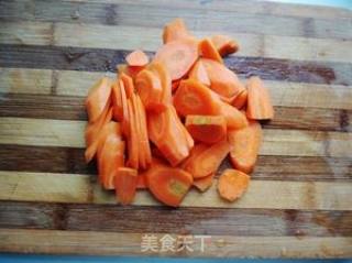 爱护我们的双眼——胡萝卜炒猪肝的做法步骤：2