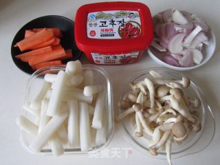 韩式辣炒年糕的做法步骤：1