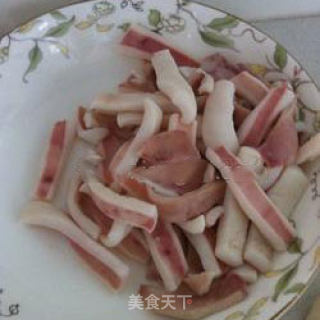 辣炒鱿鱼的做法步骤：1