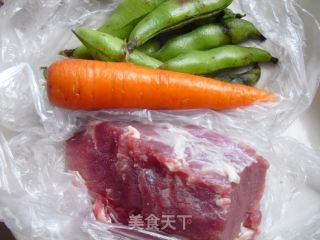 鲜蚕豆炒肉的做法步骤：1