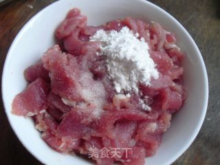 鲜蚕豆炒肉的做法步骤：3