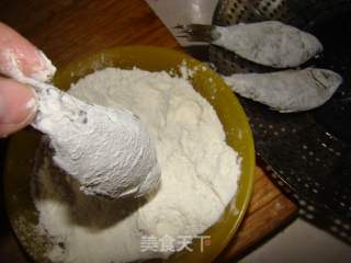 干炸小鲫鱼的做法步骤：3