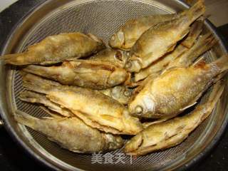 干炸小鲫鱼的做法步骤：6