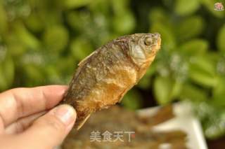 干炸小鲫鱼的做法步骤：10