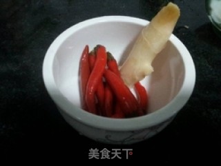 泡椒墨鱼仔的做法步骤：3