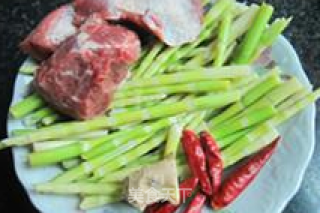 春笋炒肉的做法步骤：1