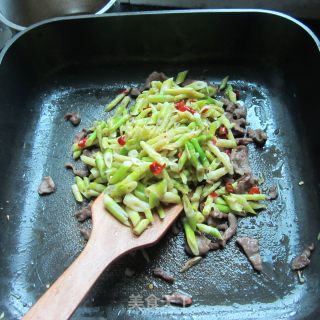 春笋炒肉的做法步骤：9