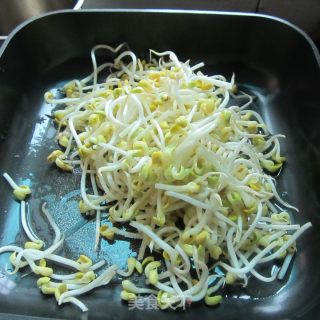 豆瓣酱炒豆芽菜的做法步骤：2