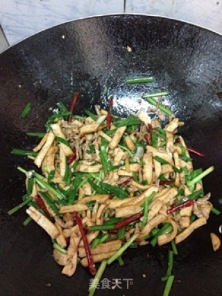 韭菜香干炒肉的做法步骤：7
