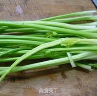 培根小素鸡炒芹菜的做法步骤：4