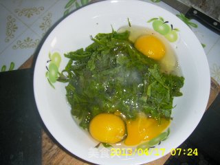 香椿芽炒鸡蛋的做法步骤：3