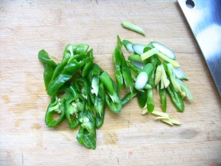 快手开胃下饭菜——茄汁焖豆角的做法步骤：1