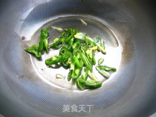 一个人的快手午餐——豆角炒馍的做法步骤：2