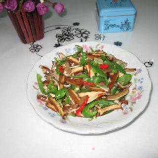 香炒卤味---卤豆腐丝炒卤耳尖的做法步骤：10