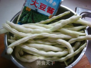 酱香豆角的做法步骤：1