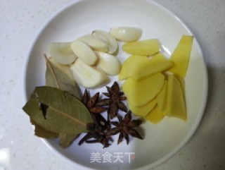 砂锅土豆炖牛腩的做法步骤：4