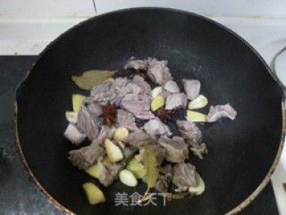 砂锅土豆炖牛腩的做法步骤：6