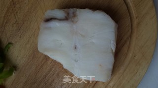香煎银鳕鱼的做法步骤：1