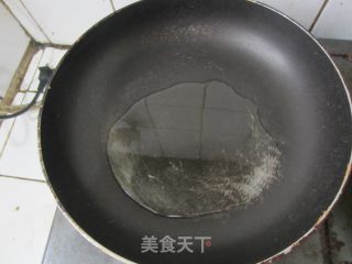 青椒馓子炒鸡蛋的做法步骤：2