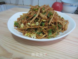 青椒馓子炒鸡蛋的做法步骤：8
