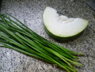 韭菜炒冬瓜的做法步骤：1