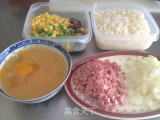 蛋包韩式辣酱饭的做法步骤：1