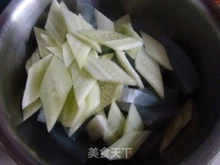 拌荆芥凉粉的做法步骤：1