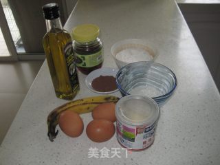 香蕉巧克力小蛋糕的做法步骤：1