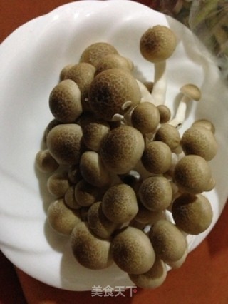 双菇烩芦笋的做法步骤：1