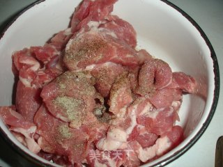 椒盐肉片的做法步骤：3