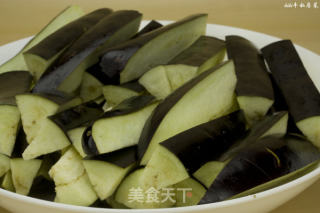 清热活血消肿止痛延缓衰老的靓肤美食—鱼香茄子的做法步骤：2