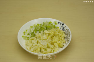 清热活血消肿止痛延缓衰老的靓肤美食—鱼香茄子的做法步骤：3